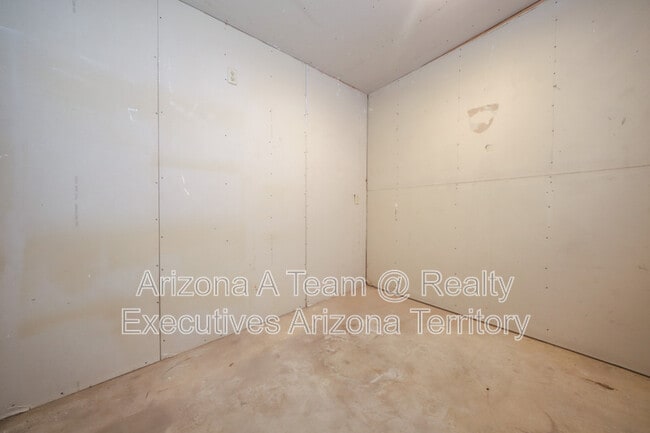 Building Photo - 4538 E Lester St