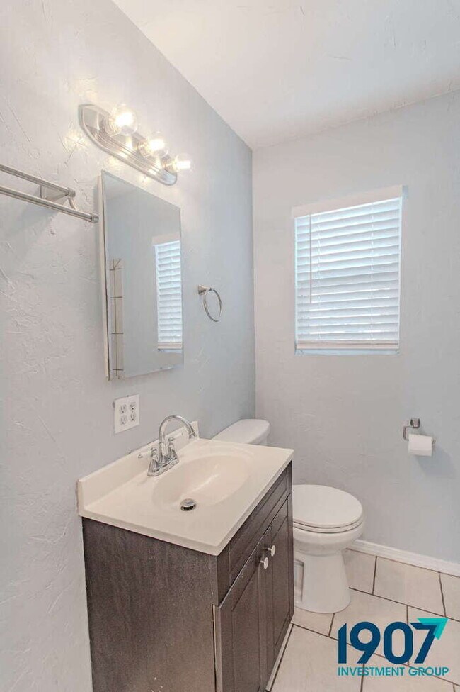Building Photo - Charming & Updated 3-Bedroom Home in Moore...