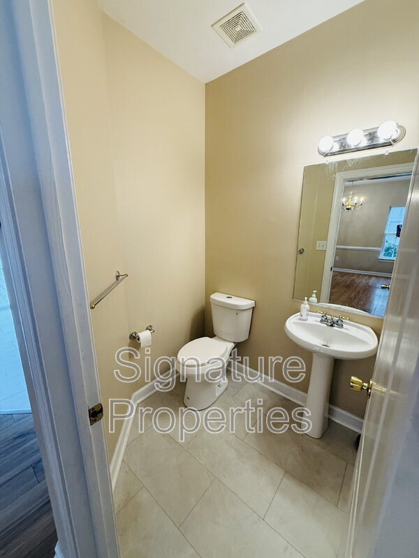 Building Photo - 712 Tallahassee Dr