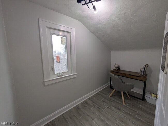 Building Photo - 1902 Harding Dr