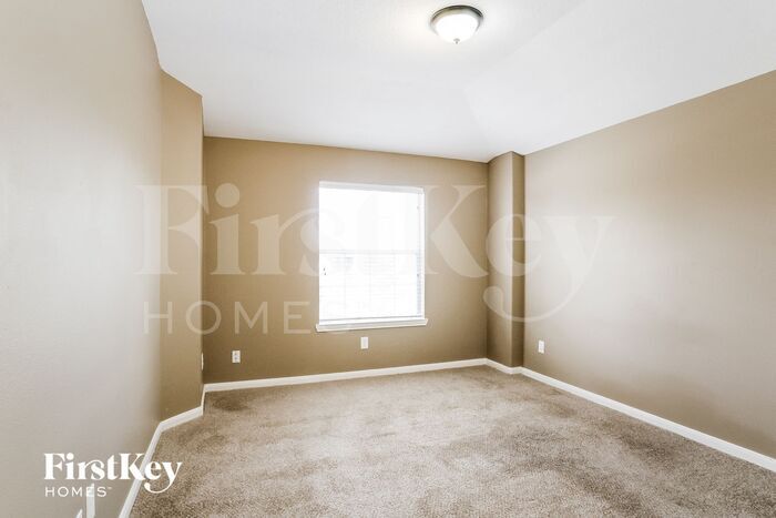 Building Photo - 2430 Pinpoint Dr