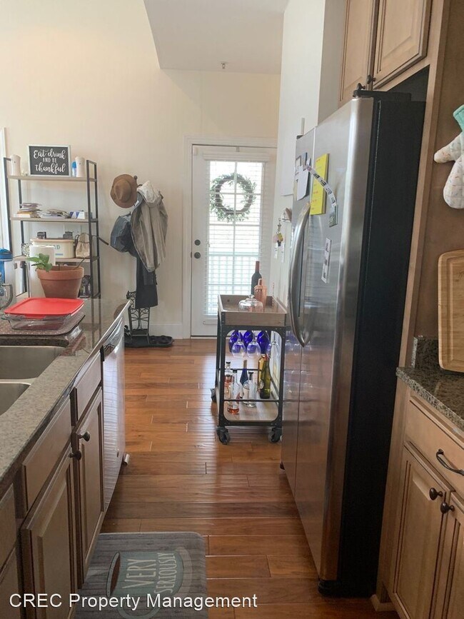 Building Photo - 101 S Commodore Way