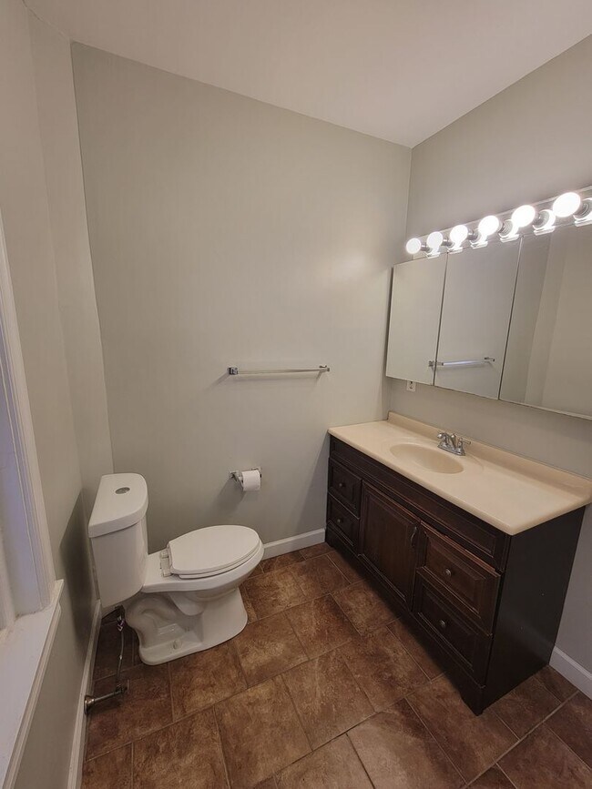 Building Photo - 4619 Cedar Ave