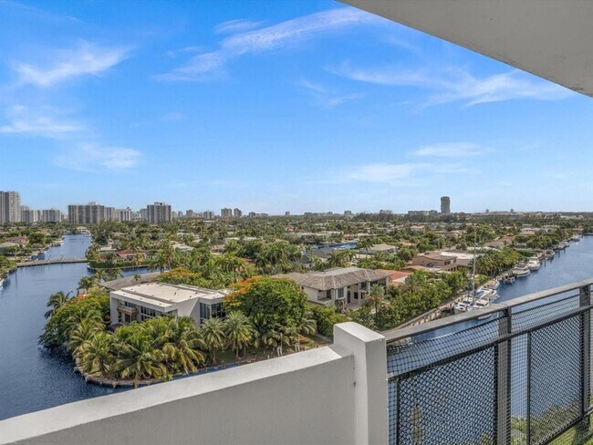 Building Photo - 401 Golden Isles Dr