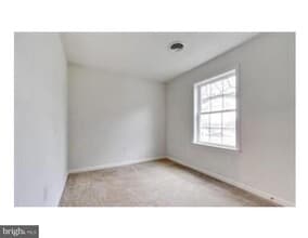 Building Photo - 8890 Fairlee Rd