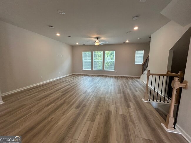 Building Photo - 2725 Harrison Dr