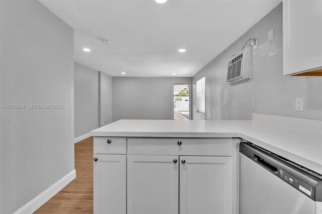 Building Photo - 163 NW 40th St
