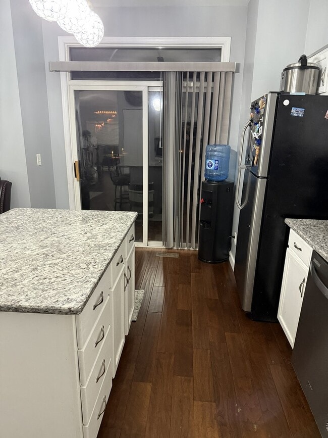 Building Photo - 689 Shannon Dr