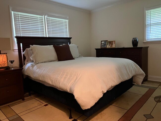 Building Photo - 461 E Boundary Ave SE