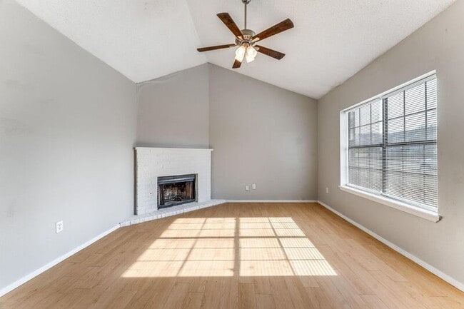 Building Photo - 2409-2411 Magnolia St