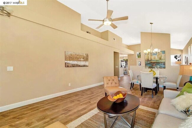 Building Photo - 4724 Cove Ln