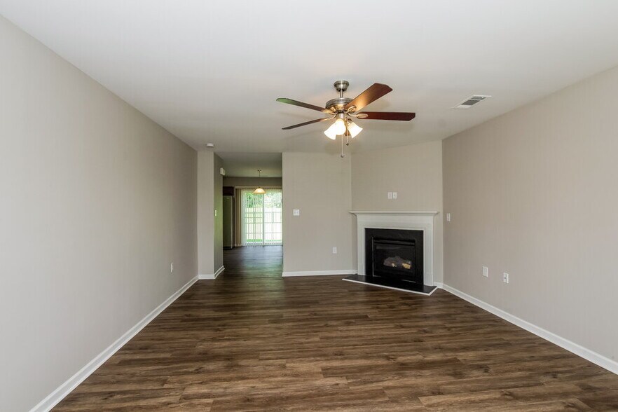 Building Photo - 1624 Eastway Dr