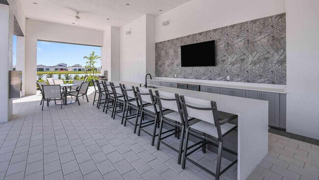Building Photo - 5546 St Armands Way