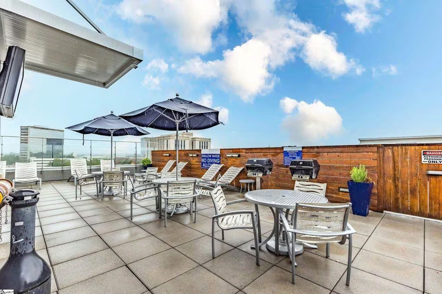 Building Photo - 100 E Washington St