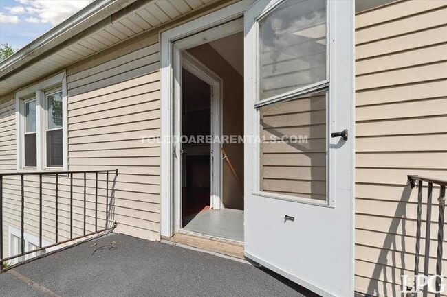 Building Photo - 2030 Wyndhurst Rd