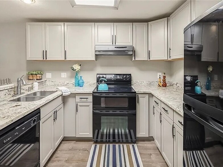 Building Photo - Bellevue Townhouse!!