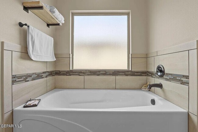 Building Photo - 6457 Harapon St