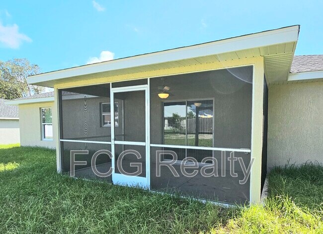 Building Photo - 8500 N Sussex Dr