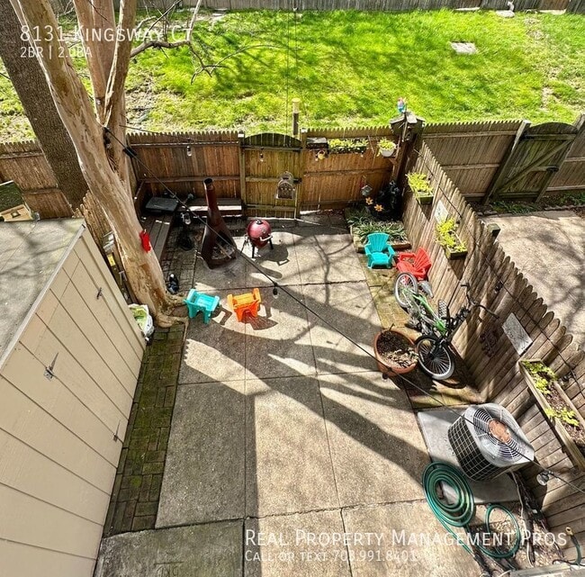 Building Photo - 8131 Kingsway Ct