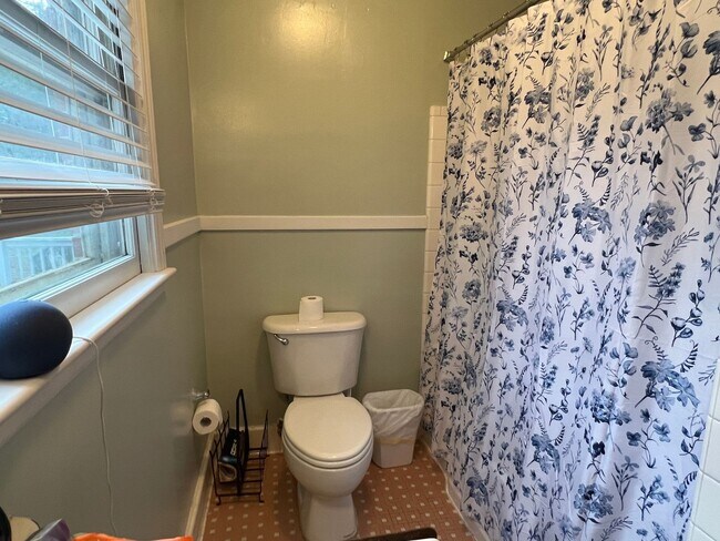 Building Photo - Cute Home in Midtown