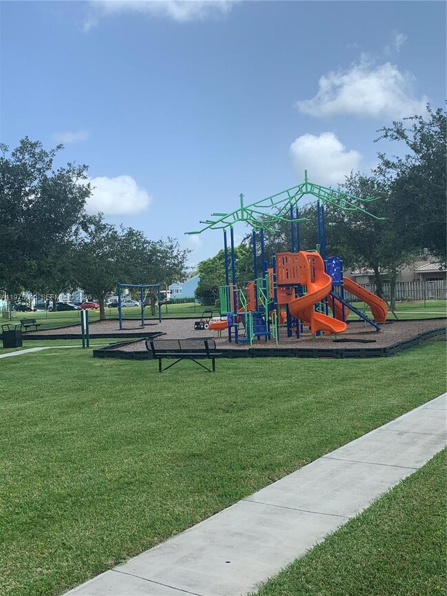 Building Photo - 2211 SE 23rd Rd