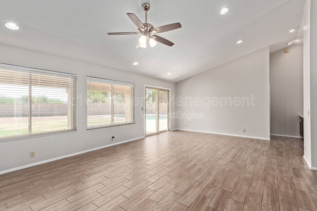 Building Photo - 2381 W Redwood Dr