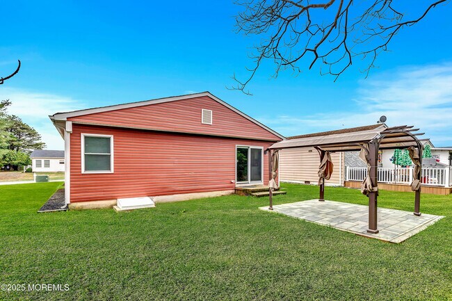 Building Photo - 14 Santiago Dr W