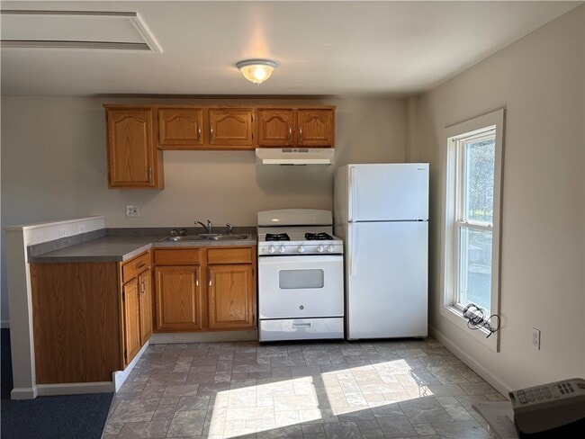 Building Photo - 132 W High St