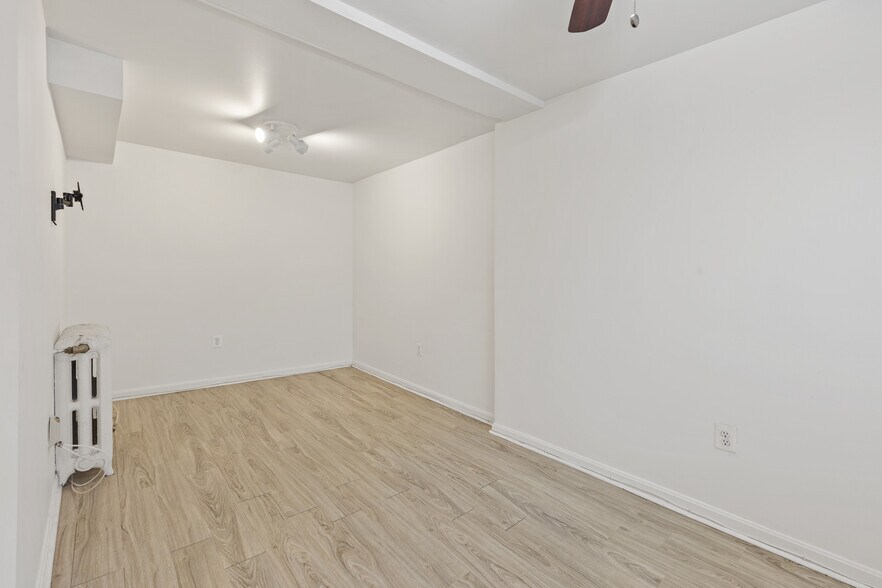 Building Photo - 1713 D St NE