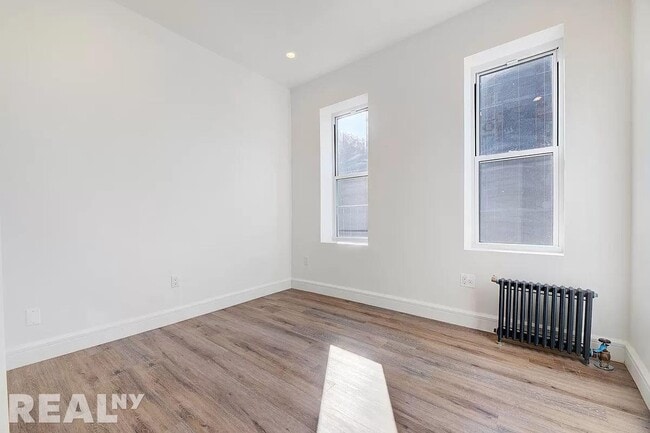 Building Photo - 371 Irving Avenue
