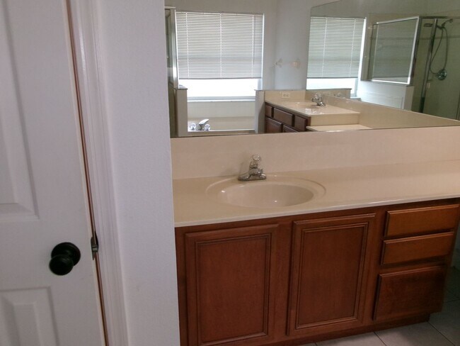Building Photo - 12415 Lake Valley Dr