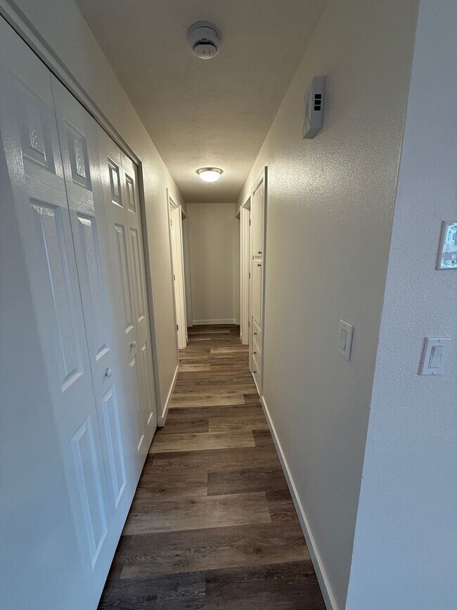 Building Photo - *REDUCED RENT* Beautifully Remodeled 4-Bedroom Home Backing to Park – Desirable Keizer Neighborhood