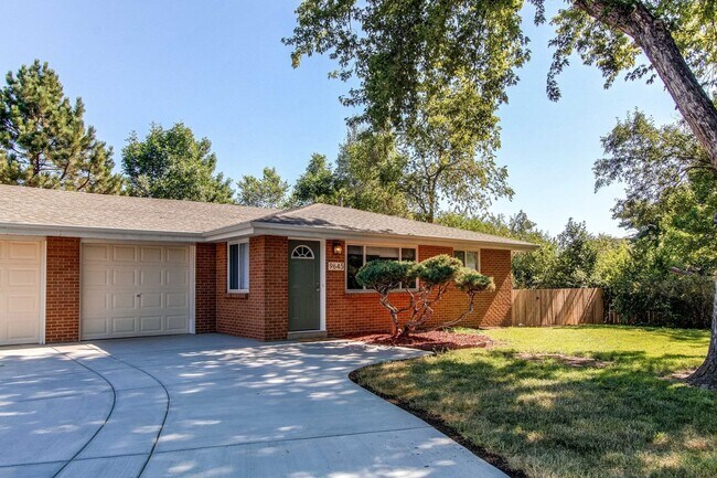 Building Photo - Charming 2BR Duplex in Lakewood by Crown H...