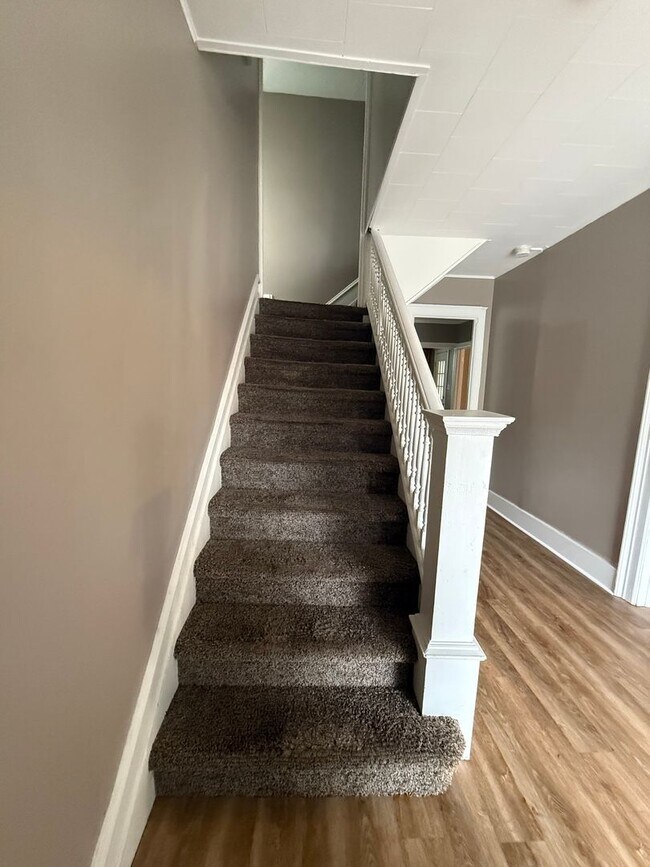 Building Photo - Charming 4-Bedroom Single-Family Home | Section?8 Eligible