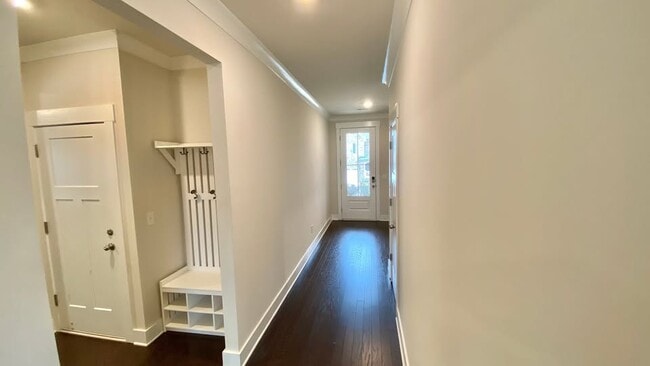 Building Photo - 178 Redcroft Dr