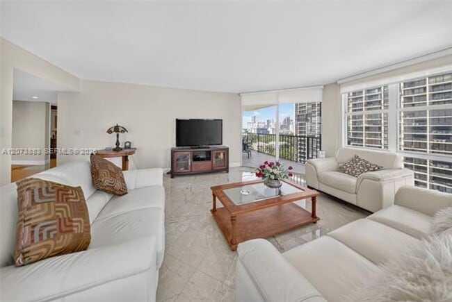 Building Photo - 1915 Brickell Ave