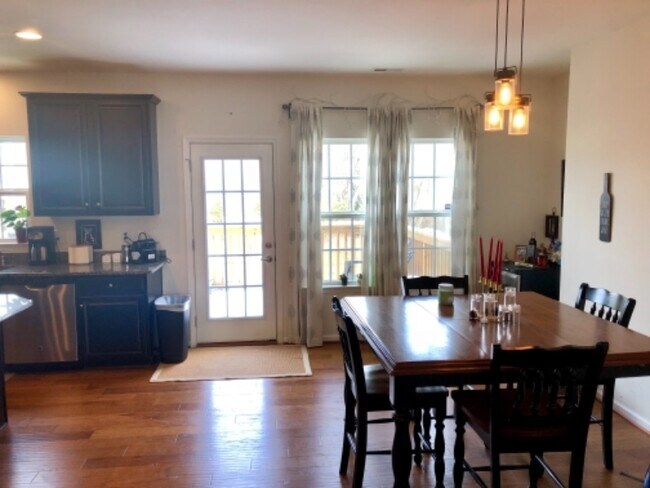 Building Photo - 39 Wallace Rd