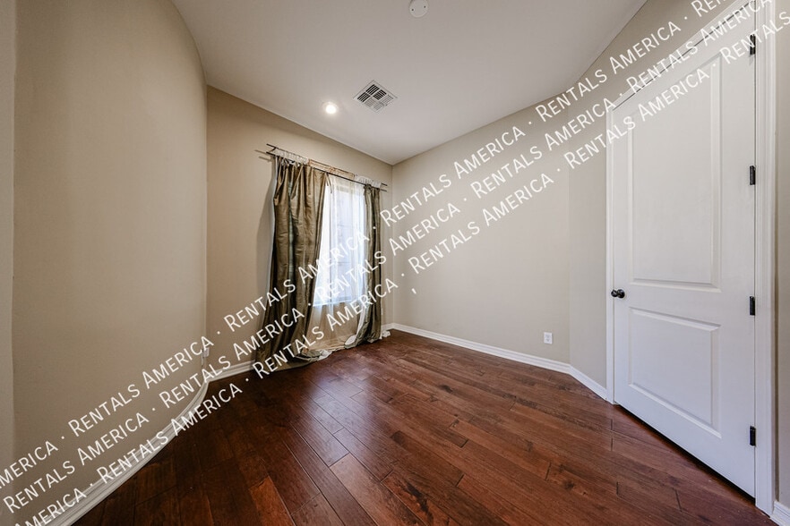 Building Photo - 130 W Tonto Dr