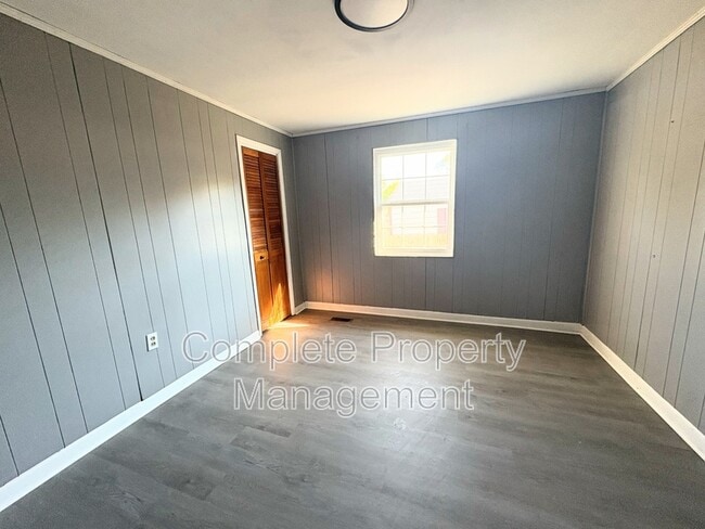 Building Photo - 3533 Jefferson Ave SW