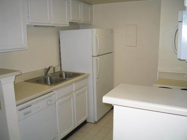 Building Photo - Awesome 1 - Bedroom / 1-Bath Penthouse Uni...