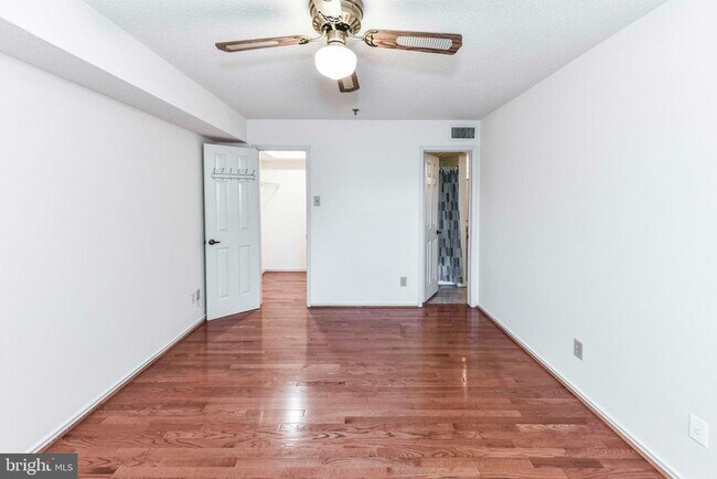 Building Photo - 1524 Lincoln Way