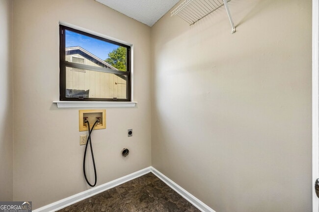 Building Photo - 132 N Woodvalley Dr