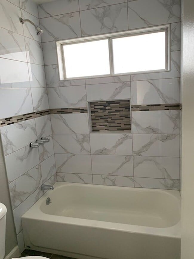 Building Photo - 4015 W Adams Blvd