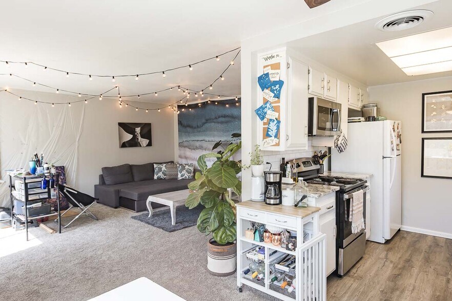 Building Photo - 1750 Prefumo Canyon Rd