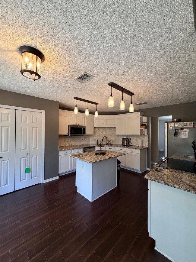 Building Photo - 205 Villacrest Dr