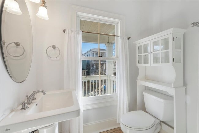 Building Photo - 216 W Anderson St