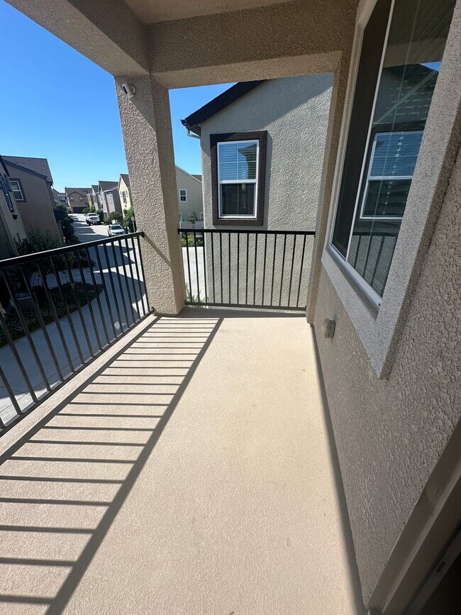 Building Photo - Stunning Former Model Home in Prime Rosevi...