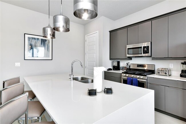 Building Photo - 7740 Sandy Ridge Dr