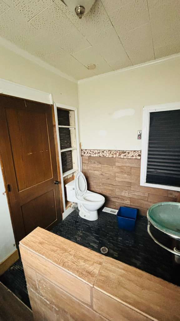 Building Photo - 17 School Rd