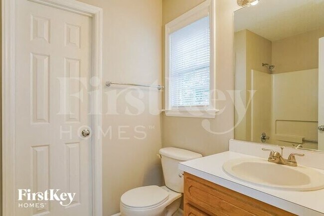 Building Photo - 1109 Grovewood Dr